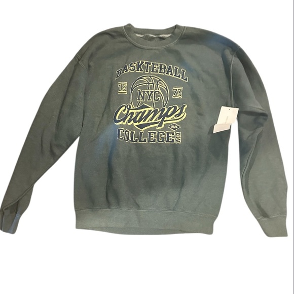 Urban Outfitters Green Crewneck Sweater with Subtle Front Design - Picture 1 of 4